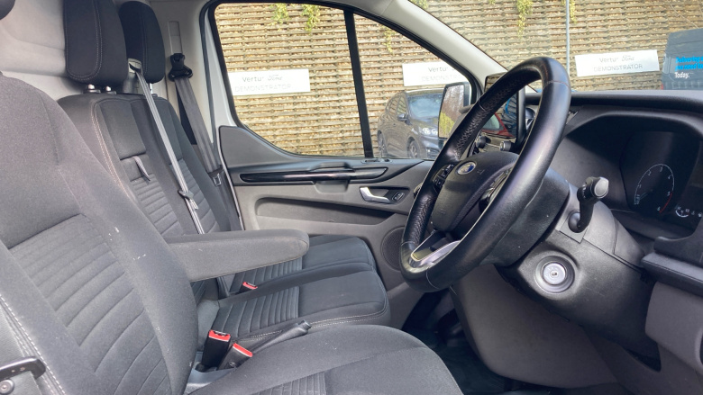 Ford Transit Custom 300 L2 Diesel Fwd 2.0 EcoBlue 130ps Low Roof Limited Van